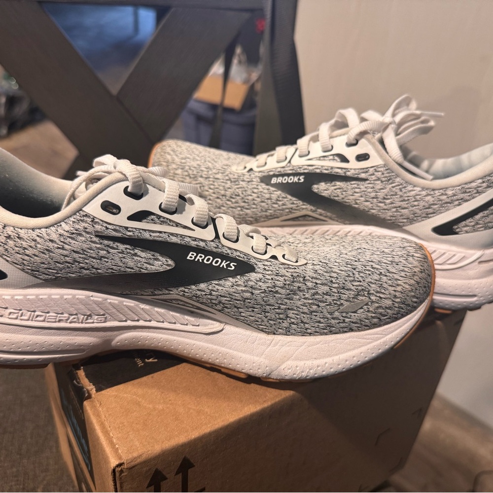 Brooks Light Gray Athletic Sneakers
